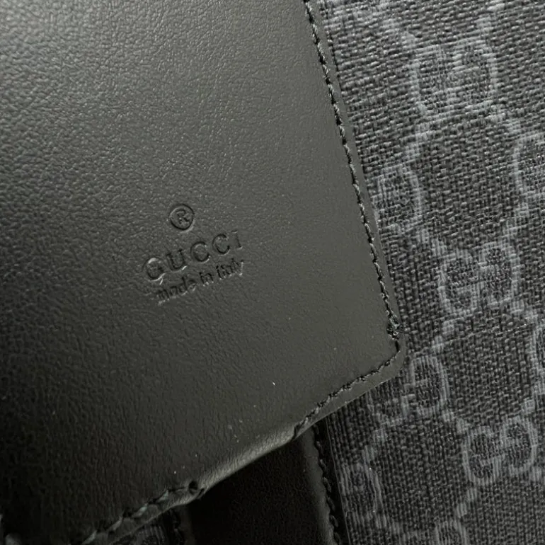 GUCCI PORTADOCUMENTI GG A TRACOLLA