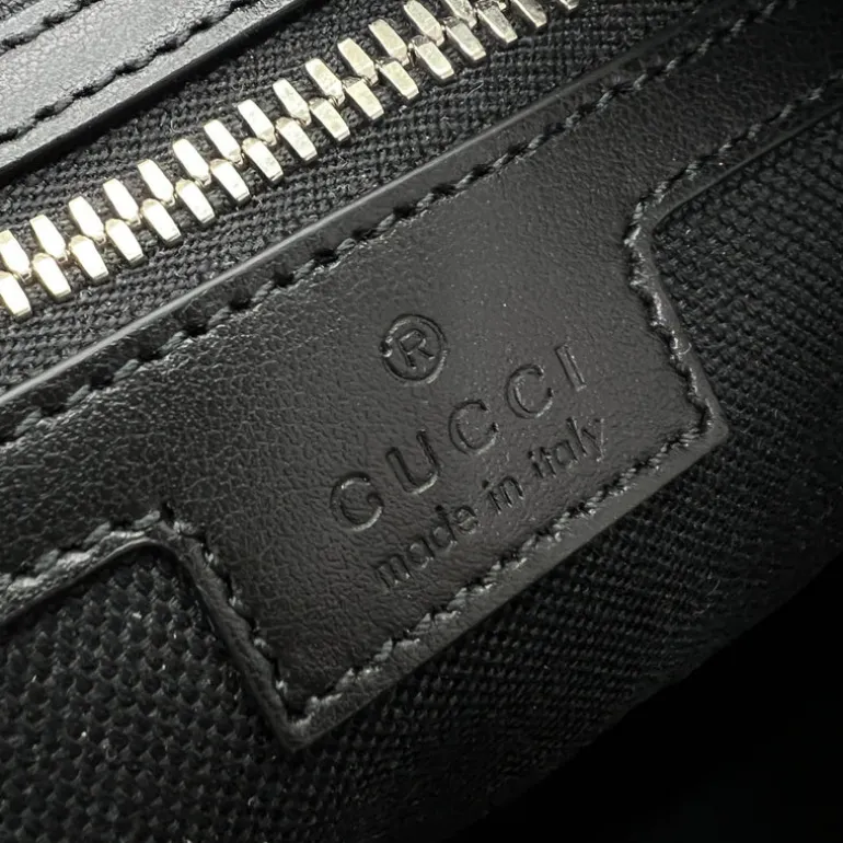 GUCCI PORTADOCUMENTI GG A TRACOLLA