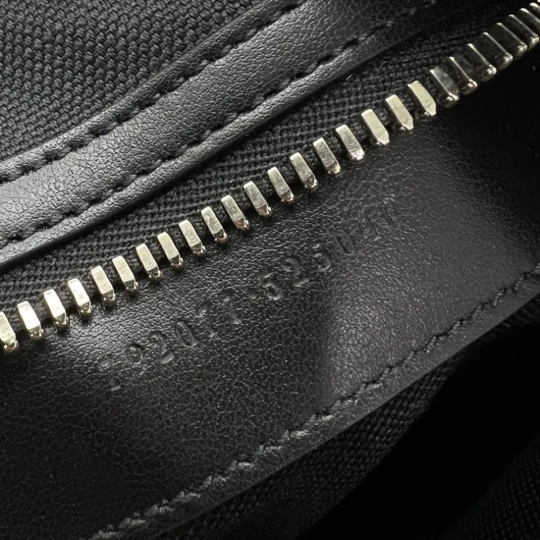 GUCCI PORTADOCUMENTI GG A TRACOLLA