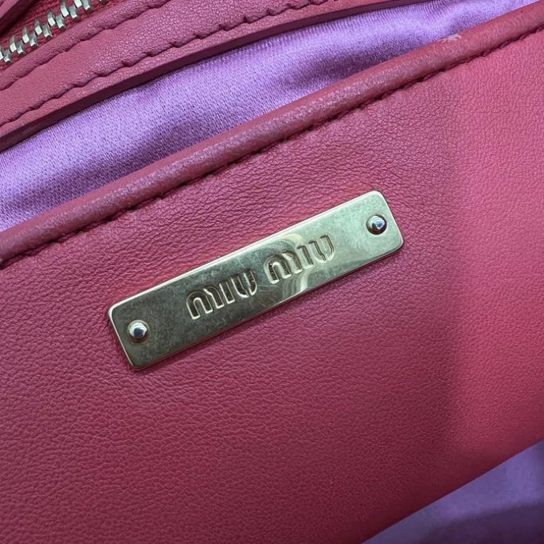 MIU MIU BORSA A TRACOLLA IN NAPPA GOFFRATA